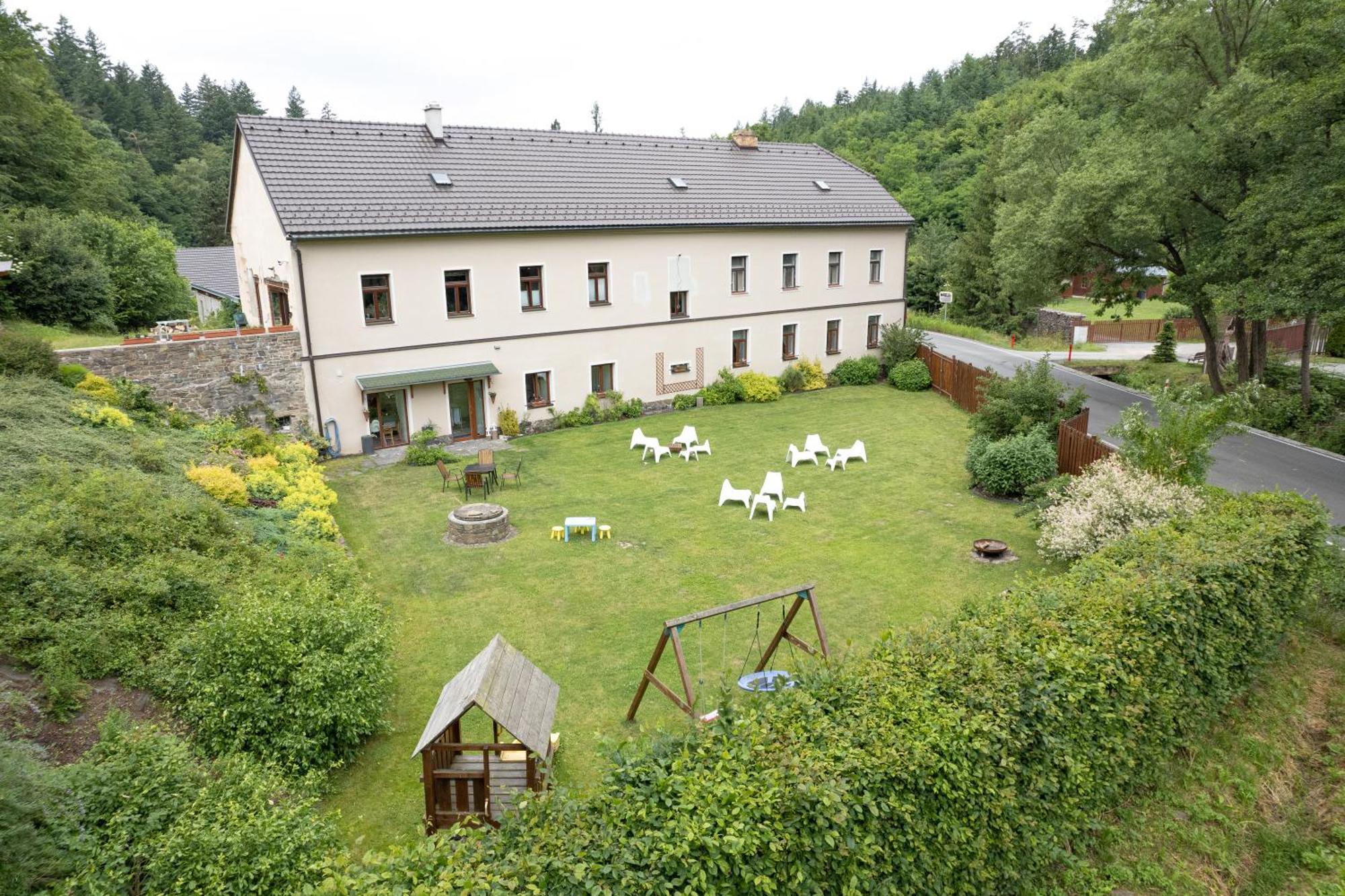 Penzion Stary Pivovar Křtiny Exteriör bild